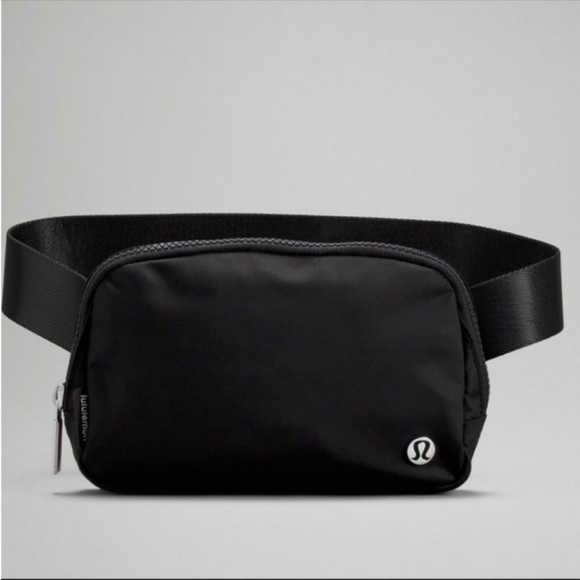 NWT lululemon everywhere belt bag black - Picture 2 of 5